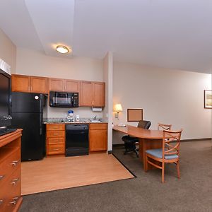 One-Bedroom Queen Suite